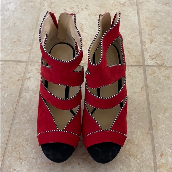 GC by Gwen Stefani - Picture 1 of 3